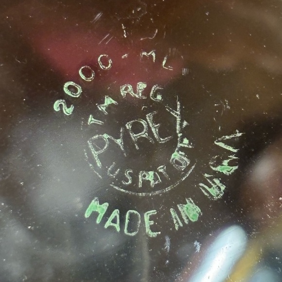 Vintage Pyrex Carafe - Picture 6 of 8